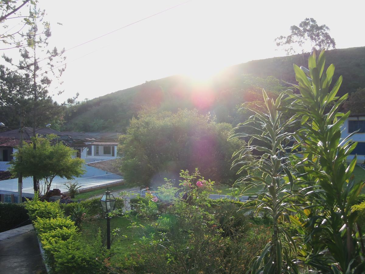 Hotel Miguel Pereira Bagian luar foto