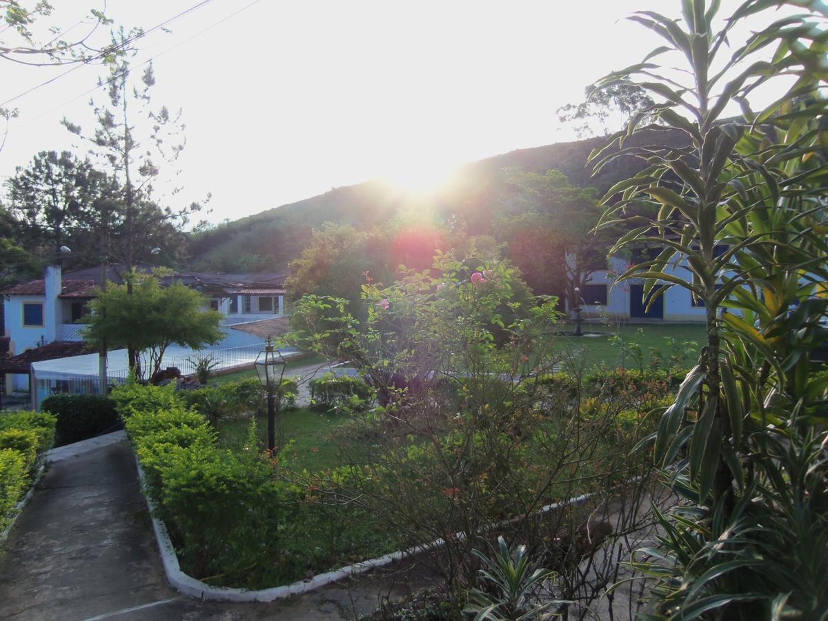 Hotel Miguel Pereira Bagian luar foto